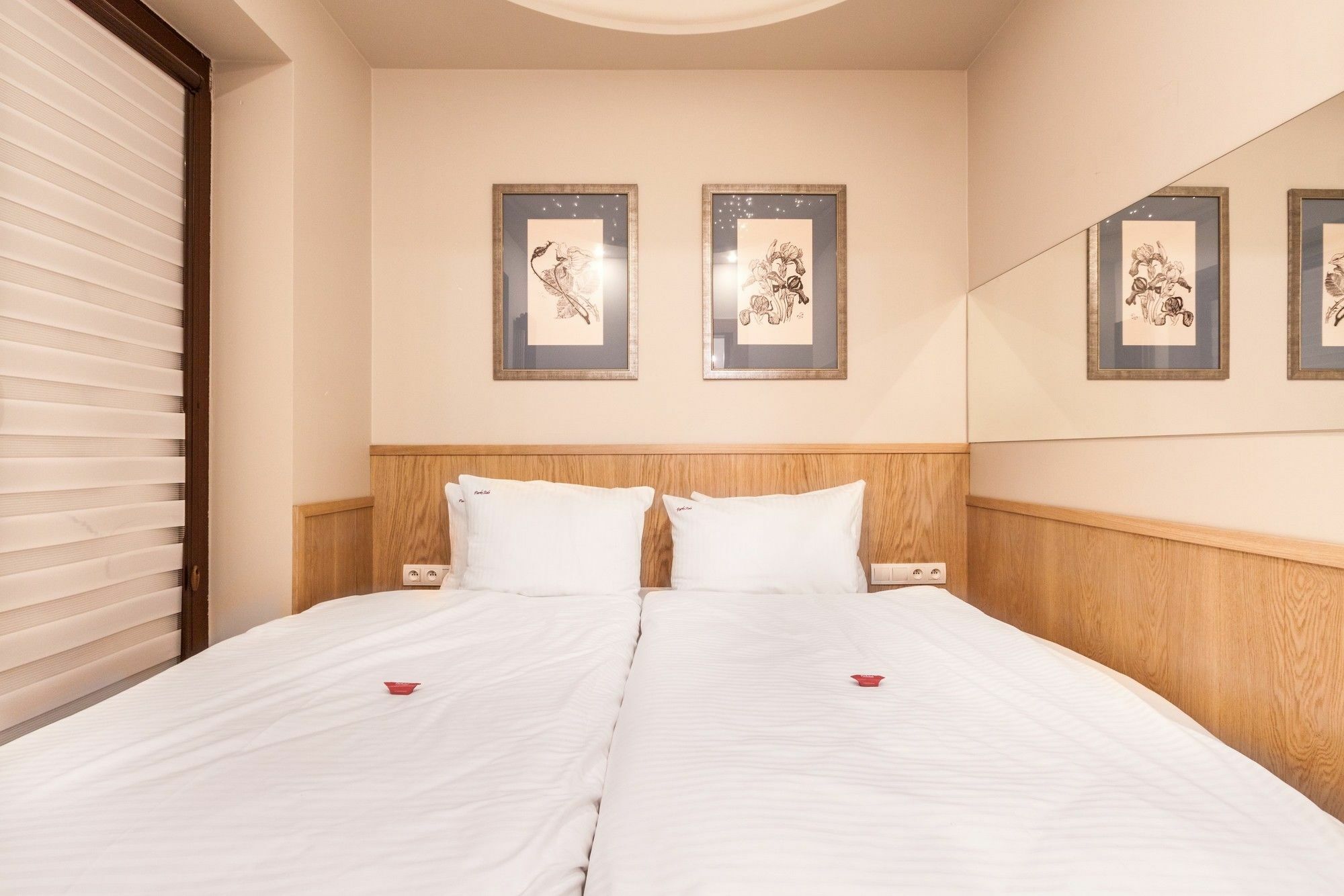 Aparthotel Parkside Old Town 3*