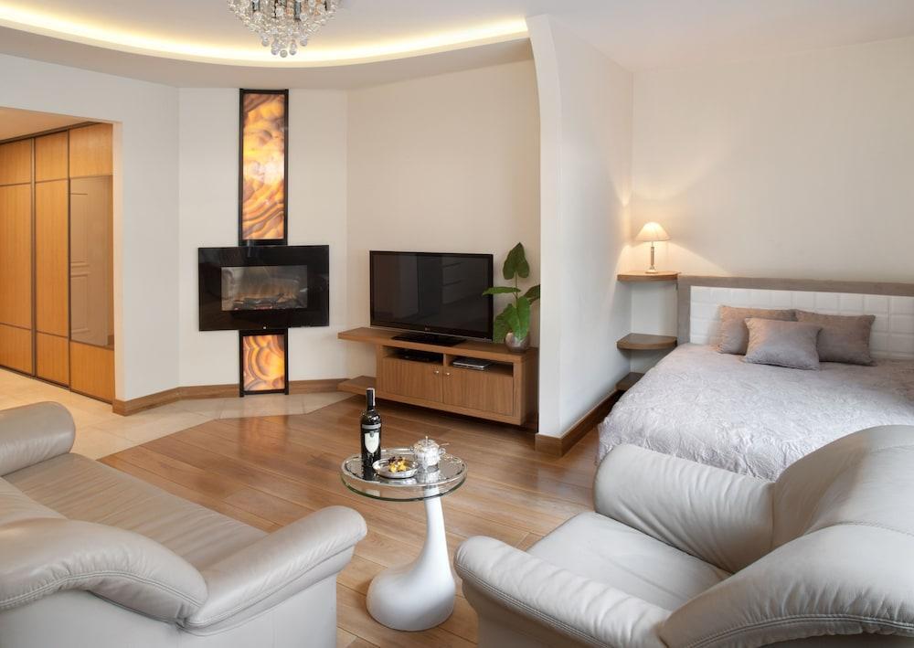 Aparthotel Parkside Old Town 3*