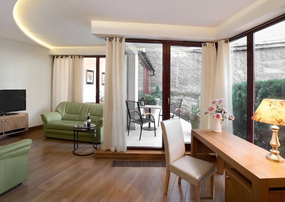 Aparthotel Parkside Old Town 3*